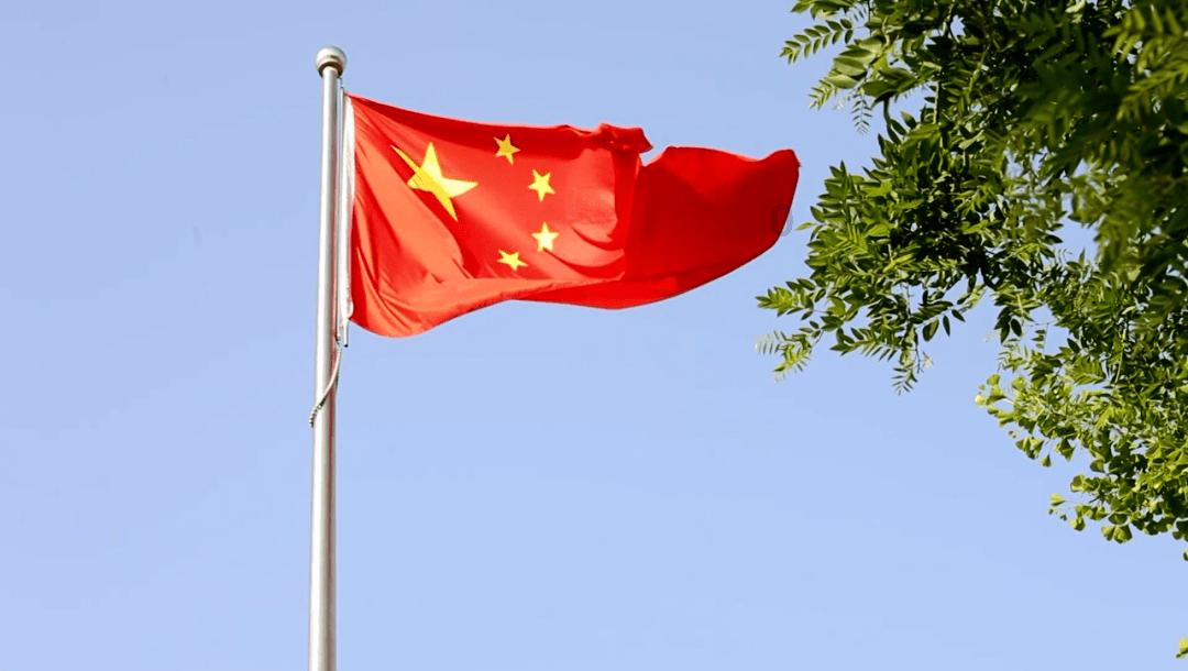 救援矮小的女孩