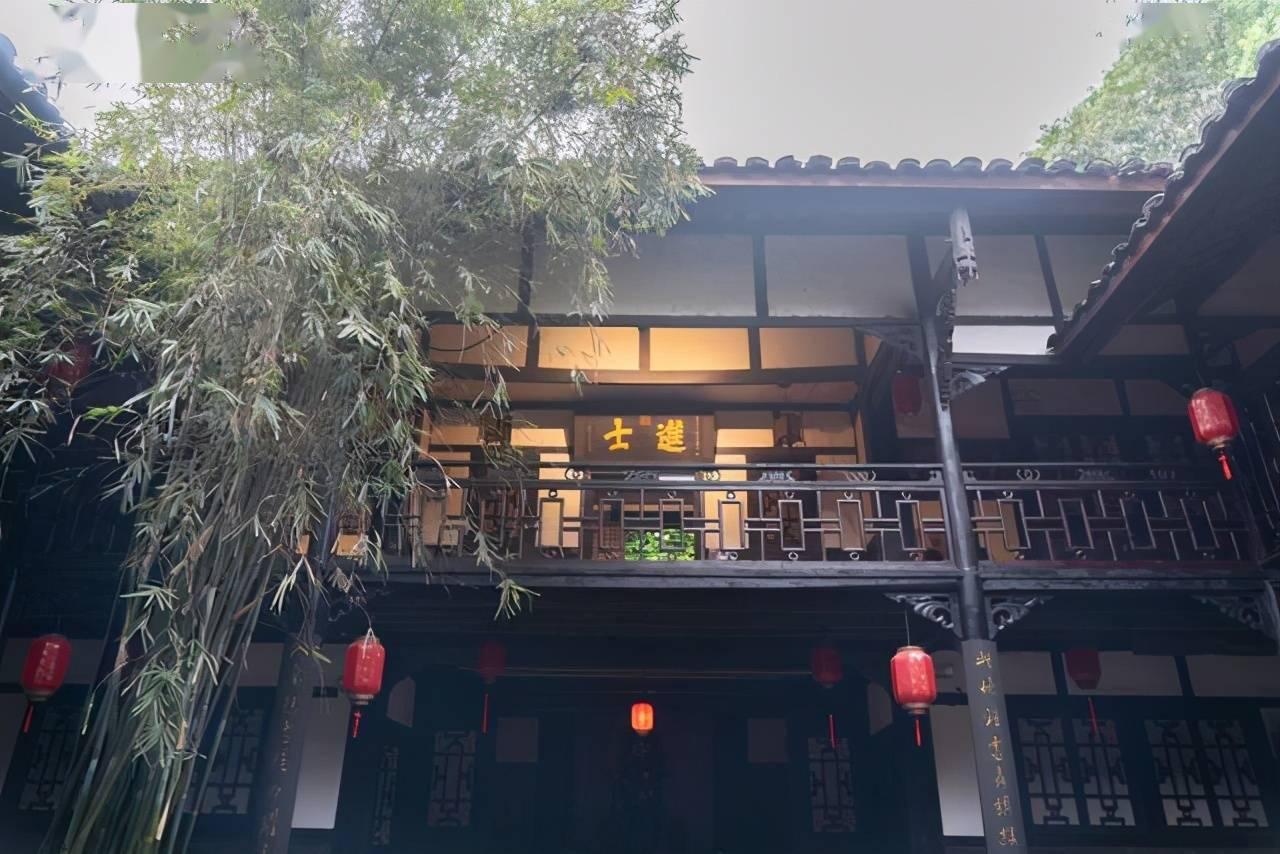 吃馒头会导致血糖水平的不稳定，增加糖尿病的风险